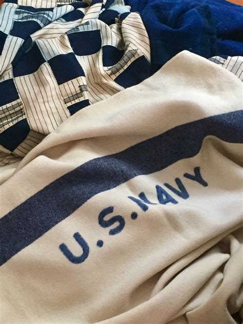 US Navy blanket features