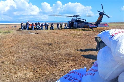 USS Emory S Land humanitarian