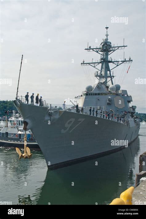 USS Halsey (DDG-97) in Shipyard