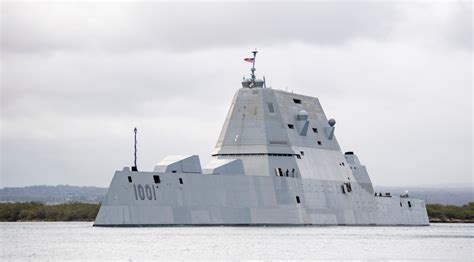 USS Michael Monsoor (DDG 1001) cutting through the water