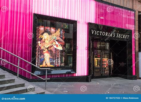 Victoria's Secret Store Exterior