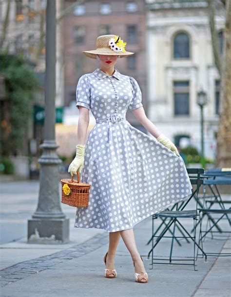 Vintage fashion with funky yellow dress