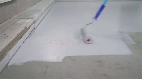 Different application techniques for white paint