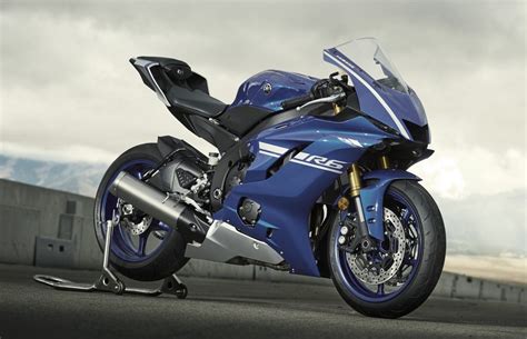 Yamaha YZF-R6 on Track