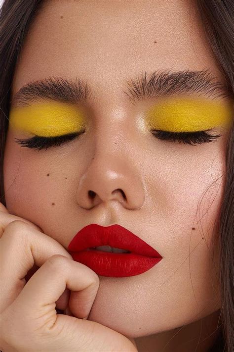 Yellow Eyeshadow Look